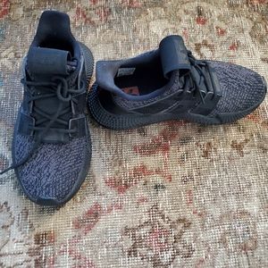 Adidas Sneakers Size 5 in Boys